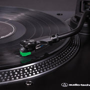 Audio-Technica AT-LP120XUSB | Table tournante - Entraînement direct - Analogique et USB - Noir-SONXPLUS Rivière-du-Loup
